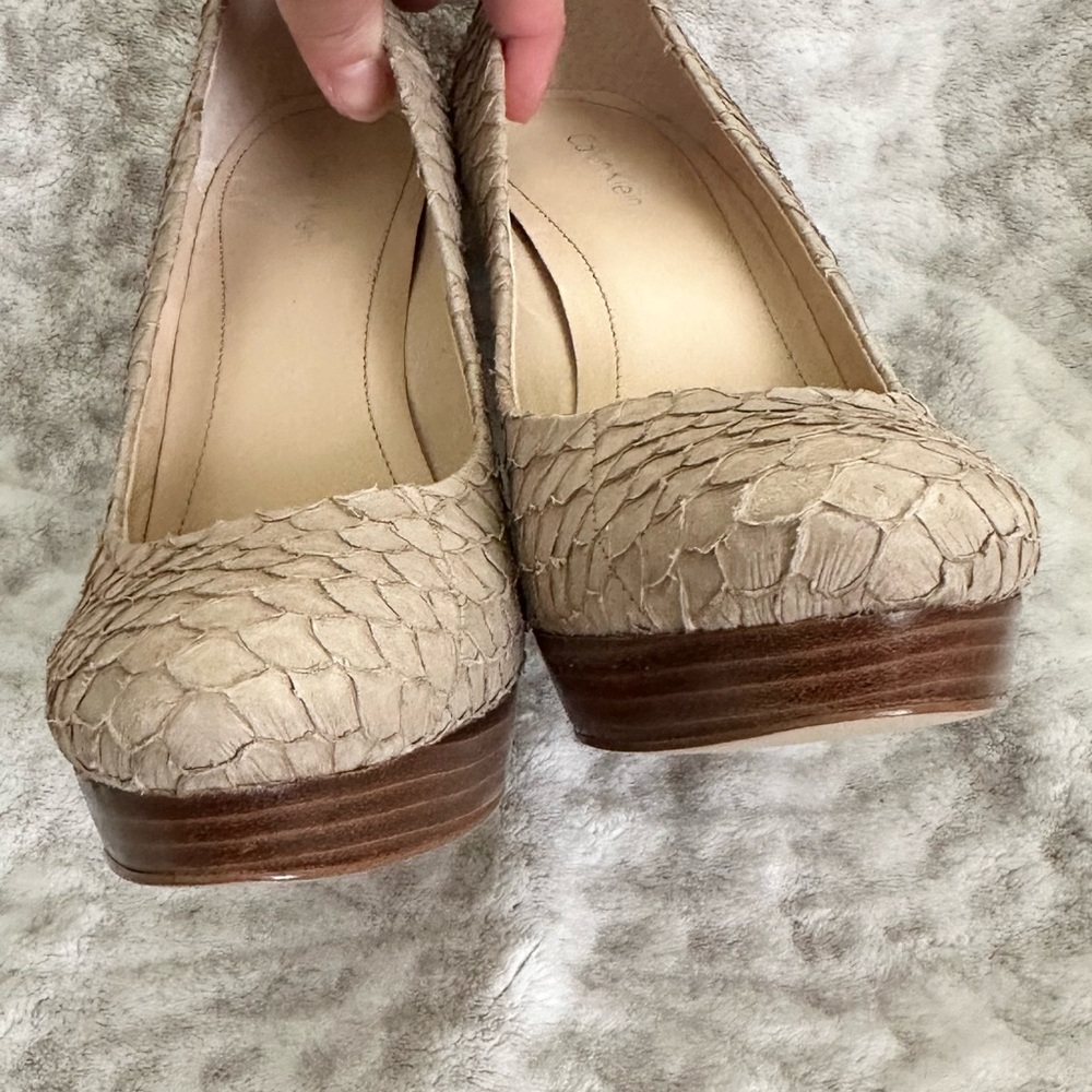 Calvin Klein Kendall Platform Heels, Fish Scale
Pattern Beige size 8M✨EUC✨ - Picture 7 of 11